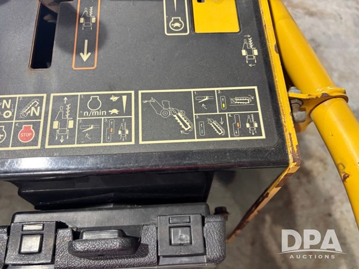 vermeer-trencher-(dr11218)-image-23