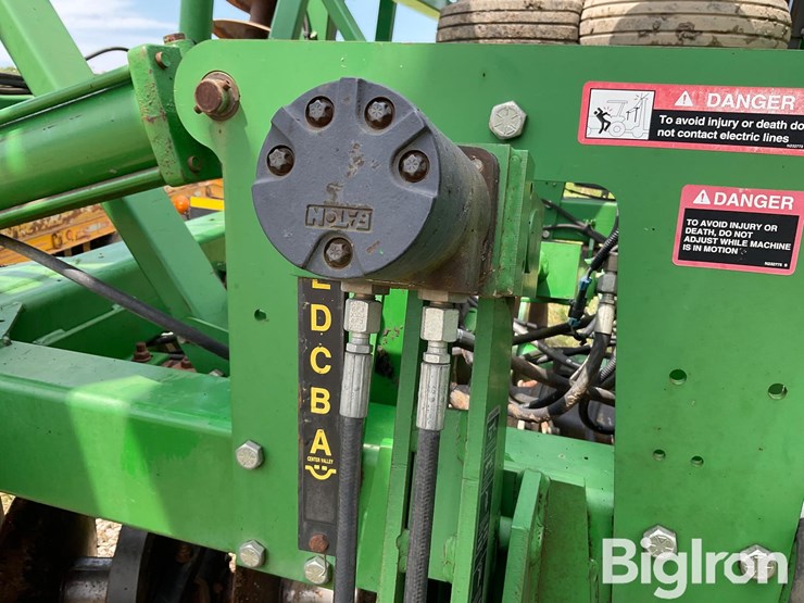 2008-john-deere-637-image-12