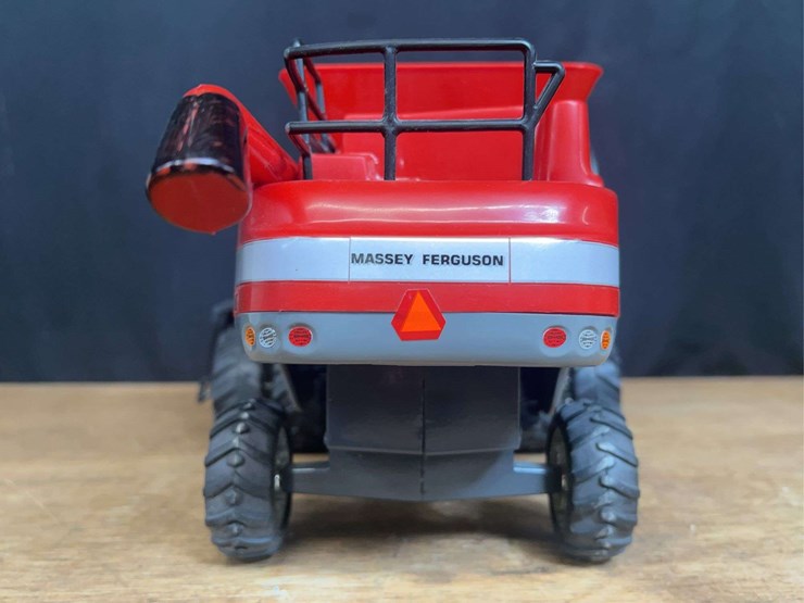 1/24-mf-9895-combine-2006-product-launch-nib-sm-image-15