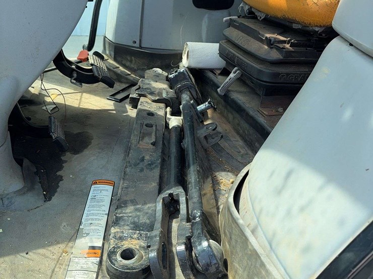 new-holland-t6020-image-19