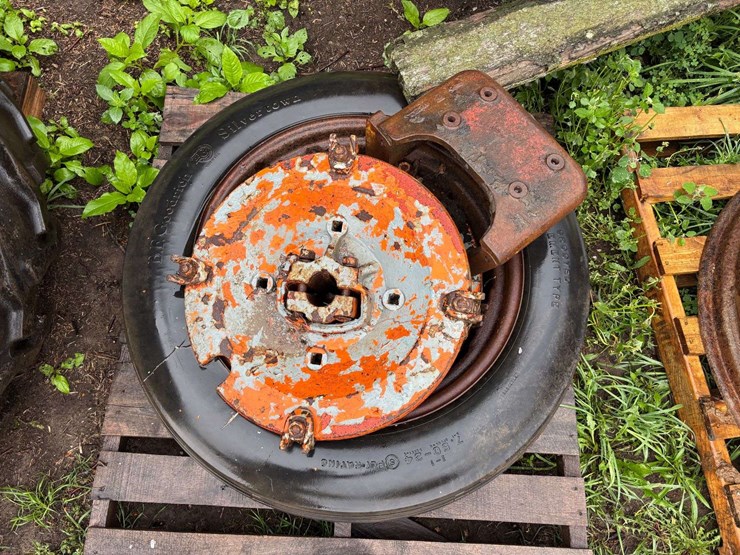 (2)-ji-case-wheels-and-(1)-7.50-24-tire-image-4