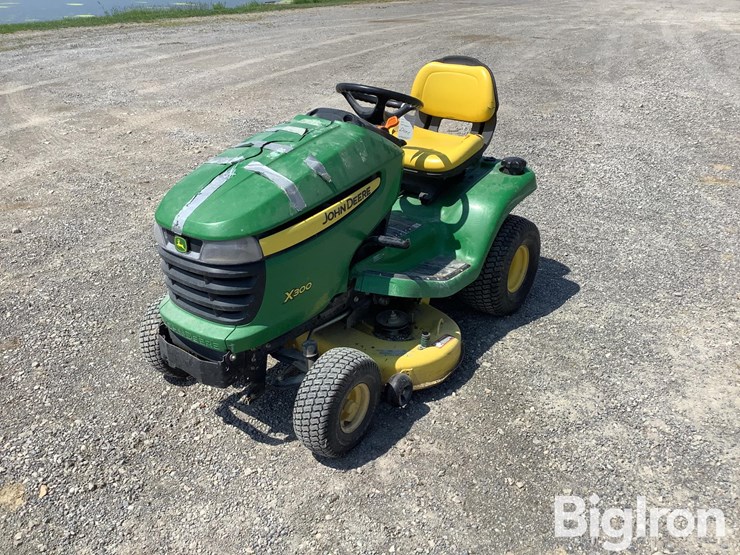 john-deere-x300-image-1