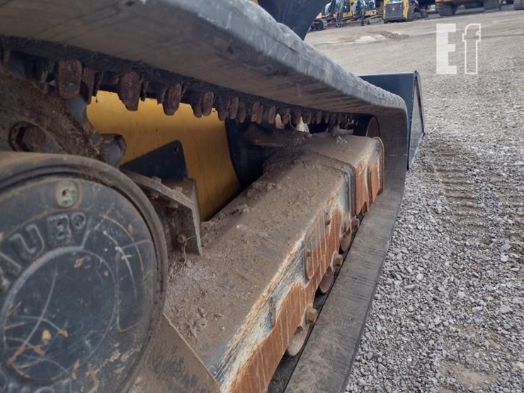 2020-deere-331g-image-30