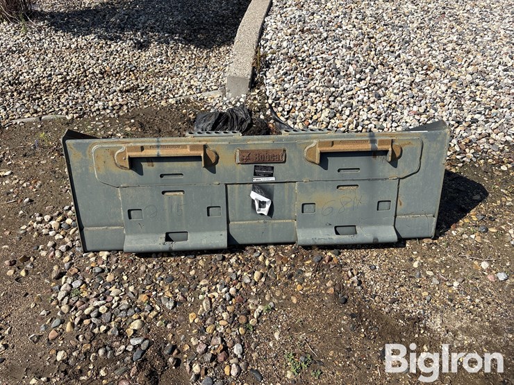 bobcat-68”-heavy-duty-skid-steer-bucket-image-6
