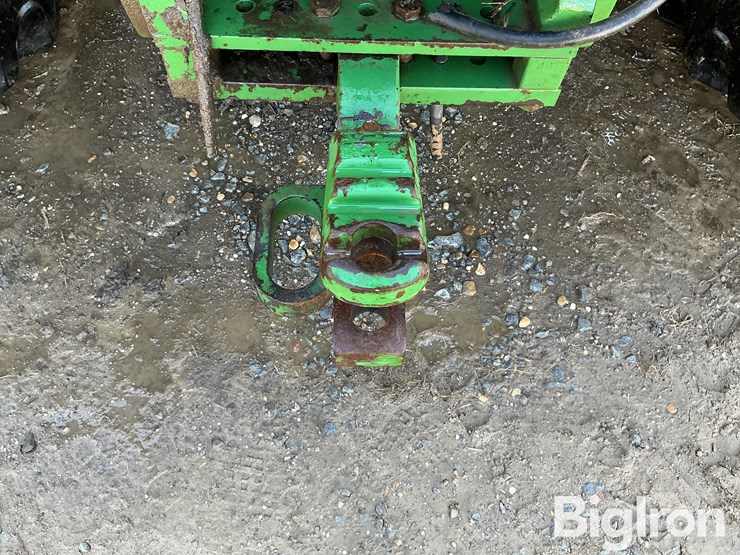 2013-john-deere-8235r-image-12