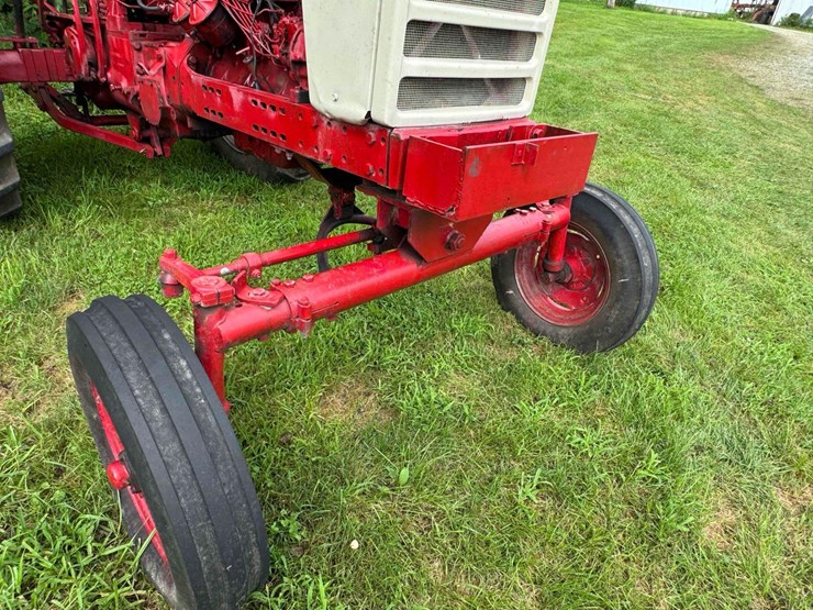 ih-460-tractor-image-5