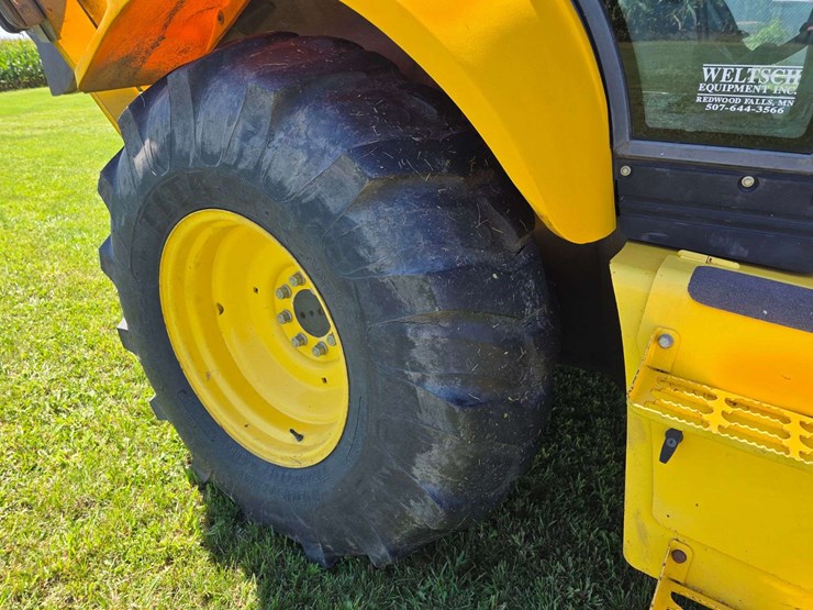 new-holland-lb75-image-28