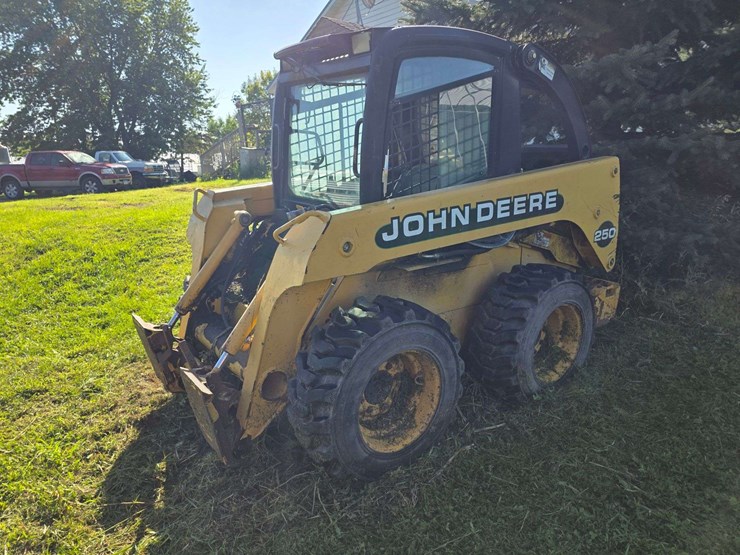 john-deere-250-image-9