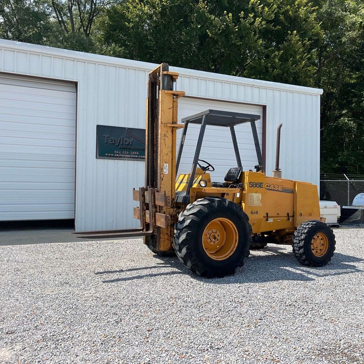 1999 CASE 586E