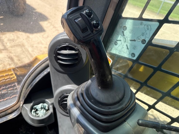 2018-caterpillar-299d2-image-33