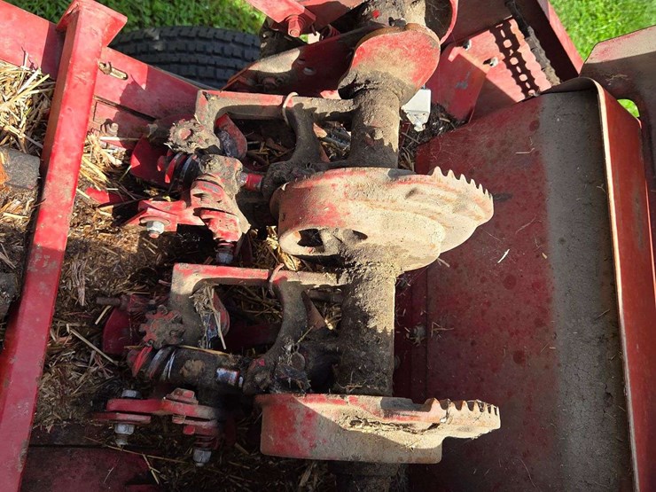 new-holland-275-image-4