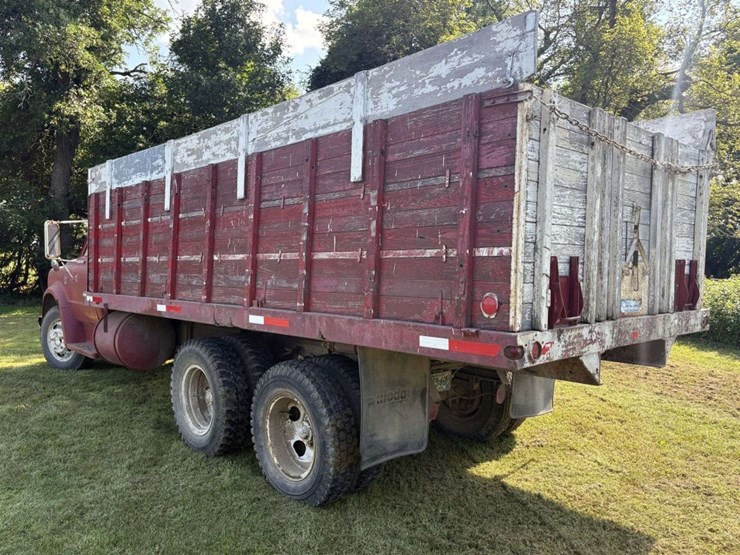 1967-chevy-c50-grain-truck,-tandem-axle-with-hyd-lift-tag-axle,-350-v8,-4+2,-8.25-20-tires,-17.5’-wo-image-6