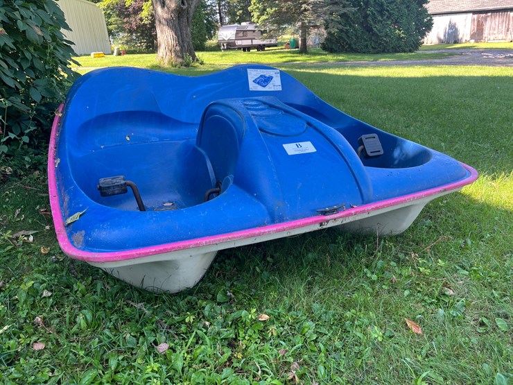 #3074-•-k.l.-industries-pedal-boat-image-2