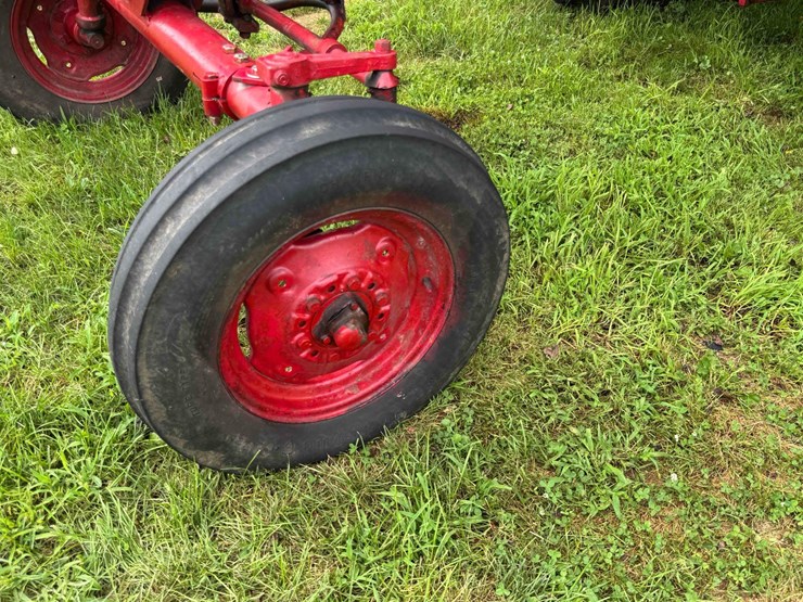 ih-460-tractor-image-7