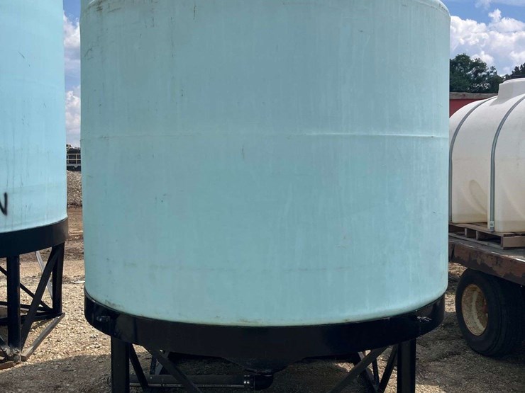 2500-gallon-cone-bottom-tank-image-1