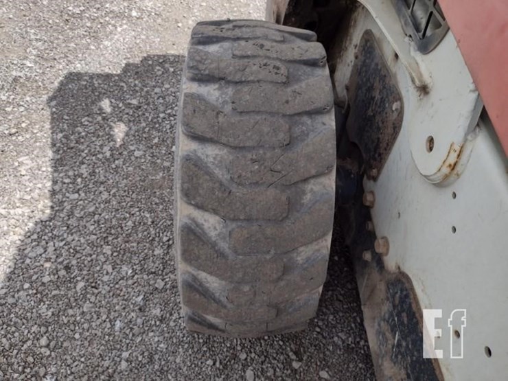 2012-bobcat-s650-image-21