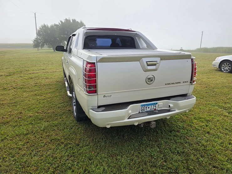 2003-cadillac-escalade-image-14