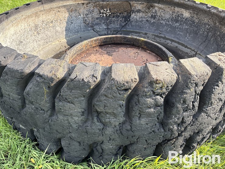 8.5’-rubber-livestock-water-tank-image-11