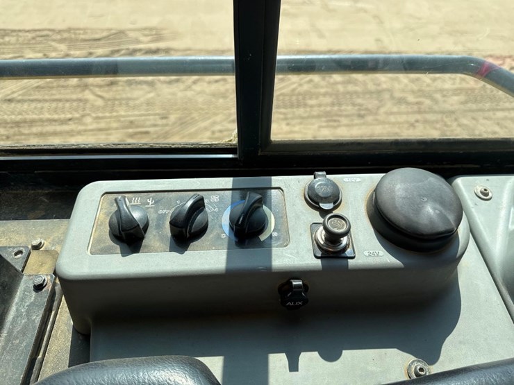 2019-komatsu-d51px-24-image-33