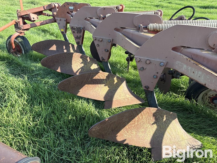 morris-/-melroe-6-bottom-plow-packer-drill-image-16