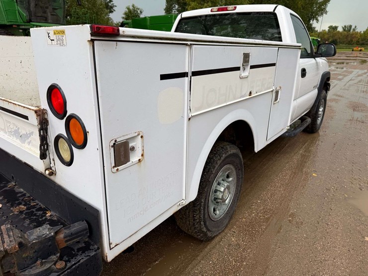 2006-chevrolet-2500-image-21