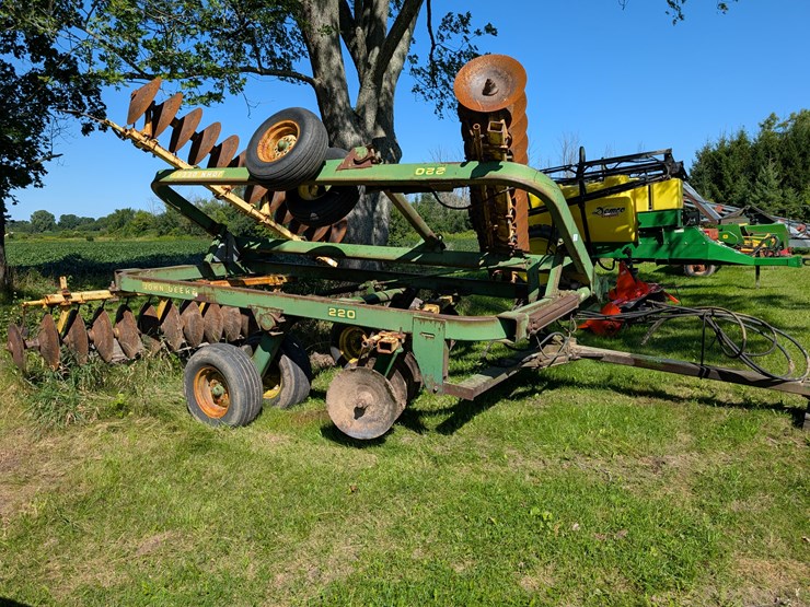 john-deere-220-image-2