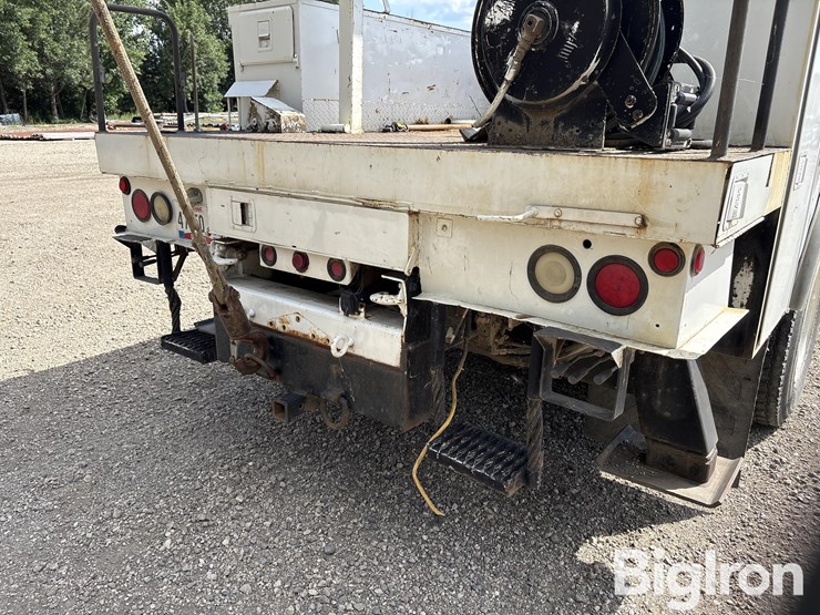 2003-freightliner-fl80-image-17