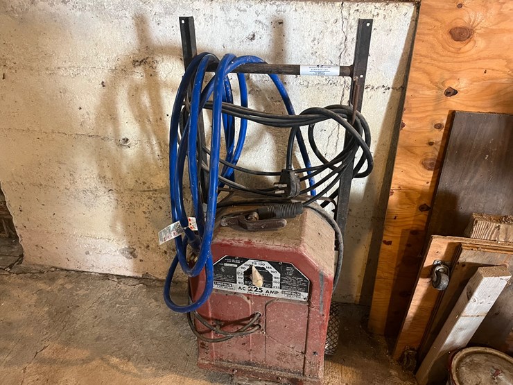 #3058-•-lincoln-225-arc-welder-image-1