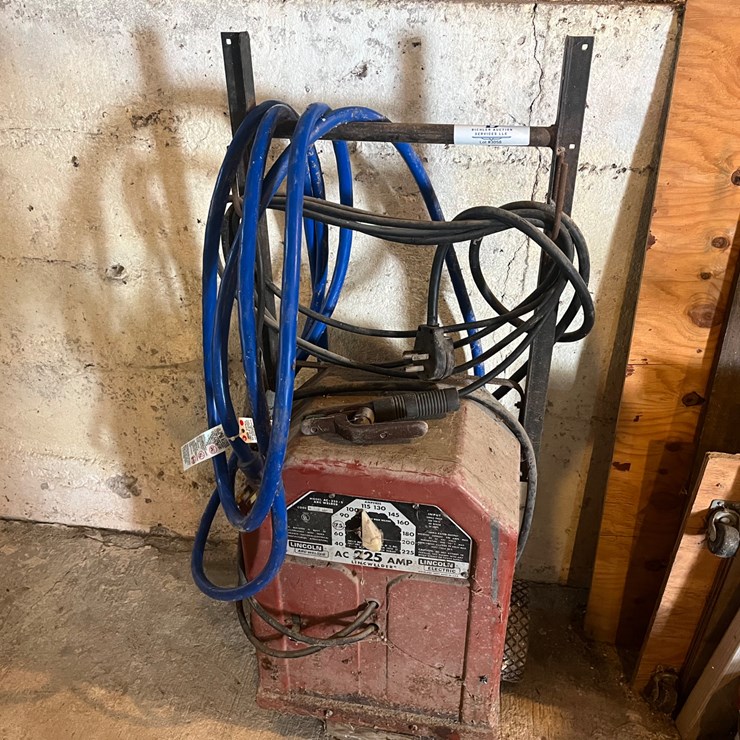 #3058 • Lincoln 225 Arc Welder
