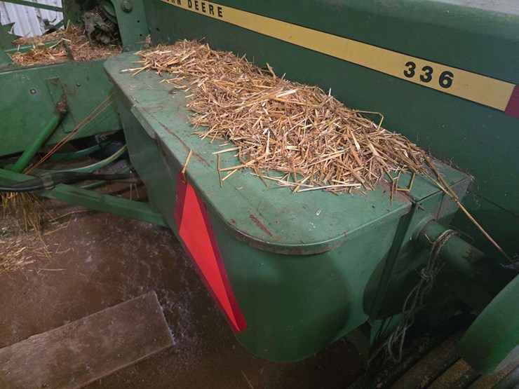 john-deere-336-image-12