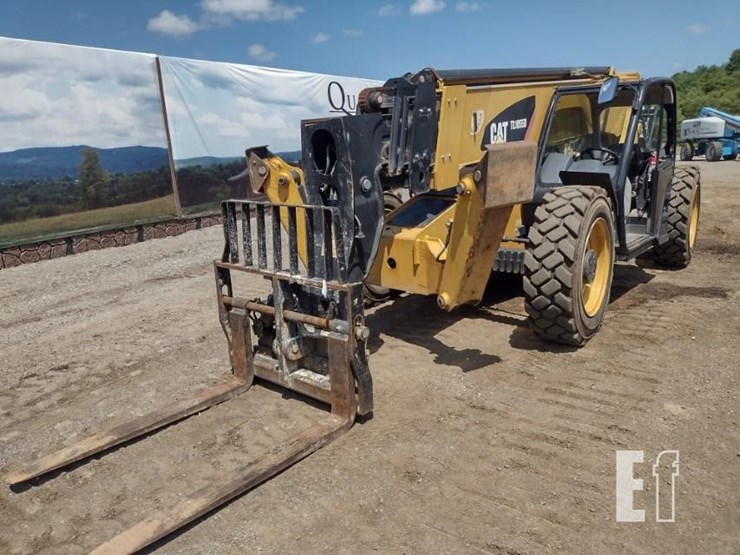 2017-caterpillar-tl1055d-image-29