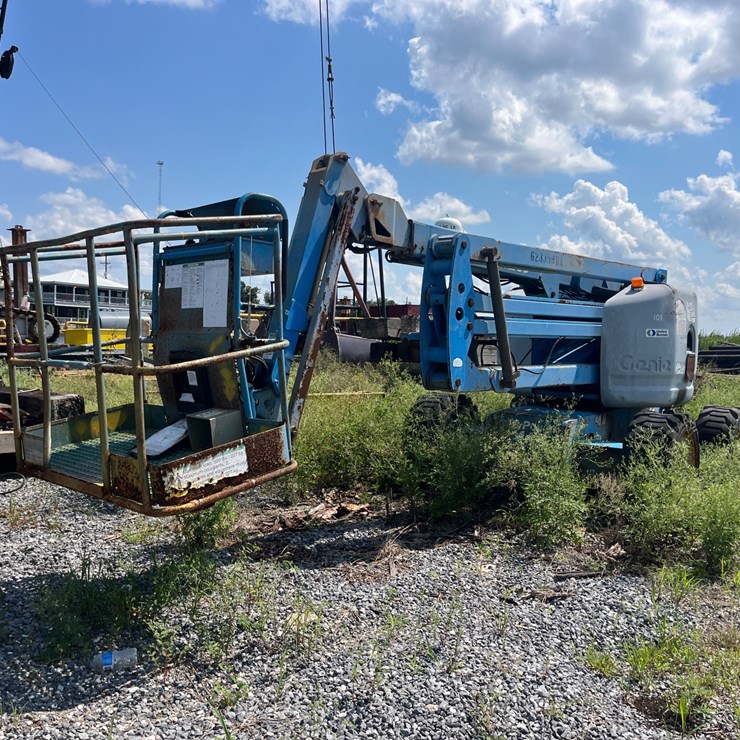 #101 • GENIE MAN LIFT FOR PARTS/ REPAIRS