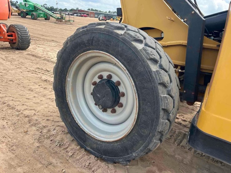 2014-caterpillar-tl642c-image-21