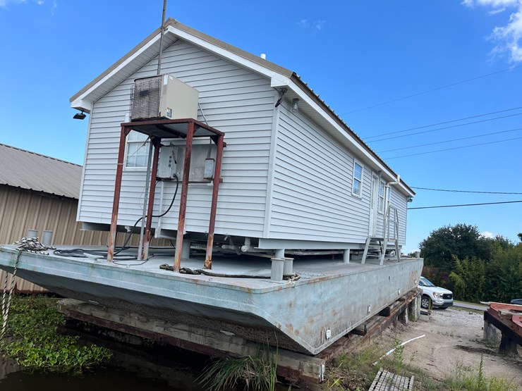 #105-•-living-quarters-barge-image-5