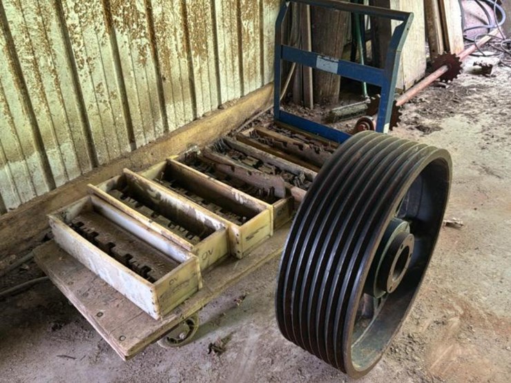 #154-•-chipper-knives-and-pulley-wheel-image-1