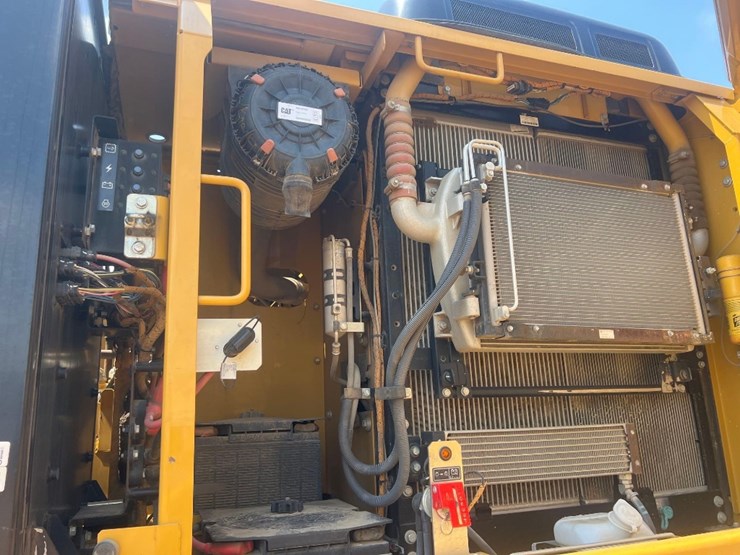 2015-caterpillar-323fl-image-26