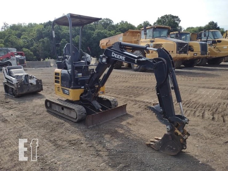 2022-deere-17g-image-45