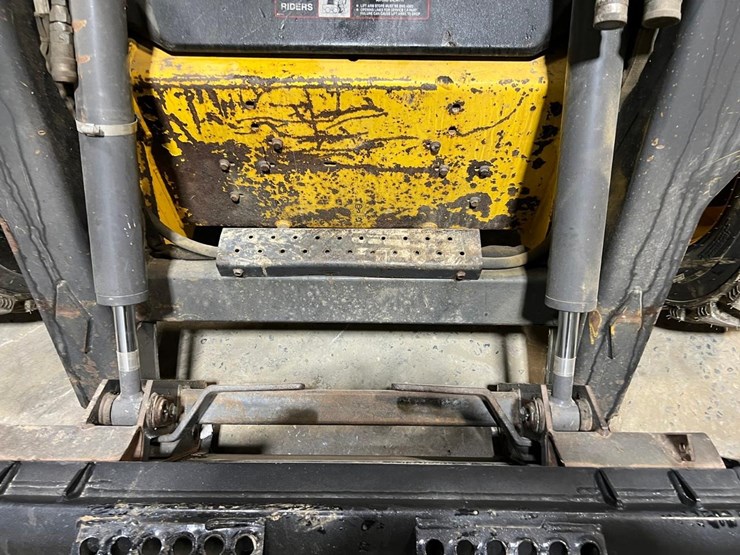 new-holland-ls180-image-10