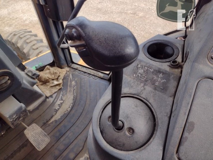 2020-deere-410l-image-8