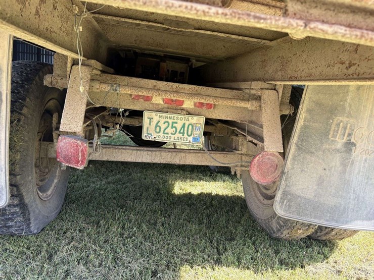 1967-chevy-c50-grain-truck,-tandem-axle-with-hyd-lift-tag-axle,-350-v8,-4+2,-8.25-20-tires,-17.5’-wo-image-20