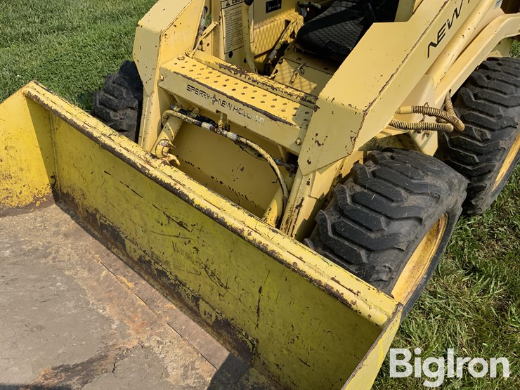 new-holland-l325-image-10