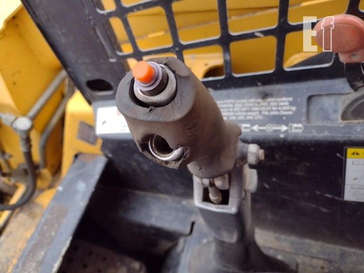 john-deere-270-image-8