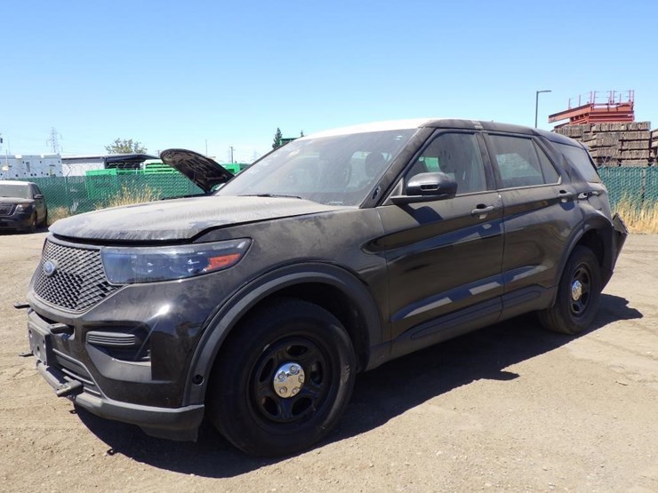 2022-ford-explorer-image-2