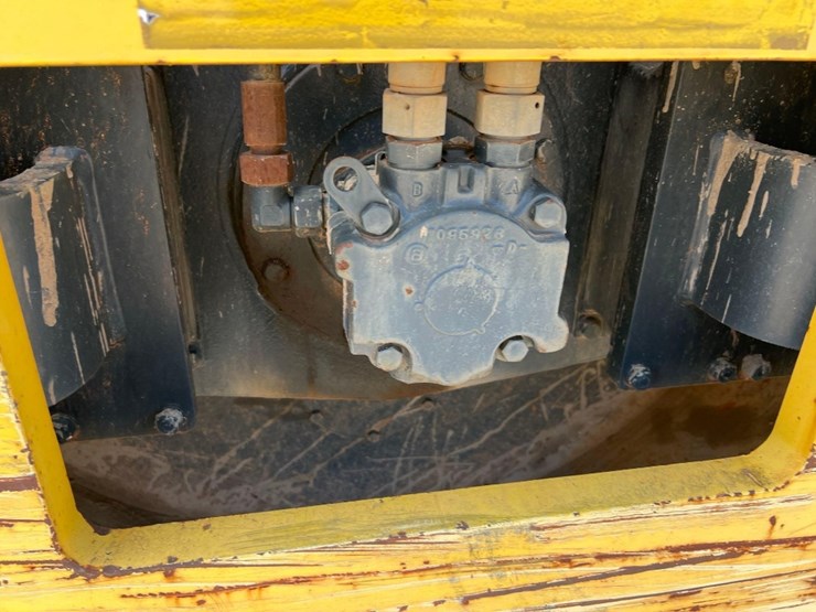 2011-bomag-bw211-image-11