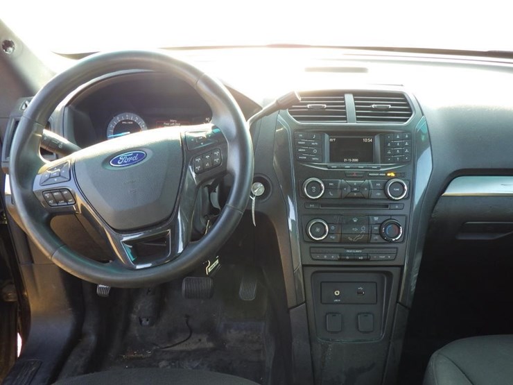 2018-ford-explorer-image-9