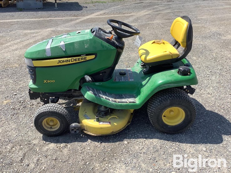 john-deere-x300-image-8