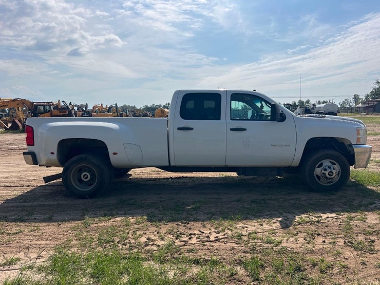 2012-chevrolet-3500hd-image-5