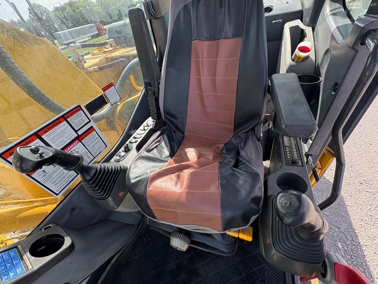 2010-komatsu-pc200-lc-8-image-18
