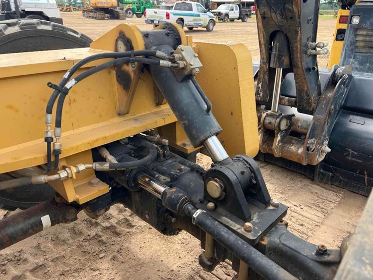 2014-caterpillar-tl642c-image-18