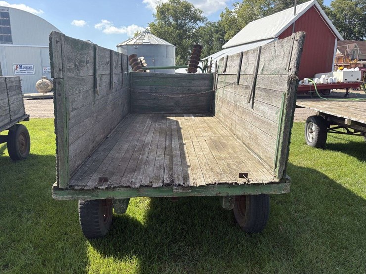 barge-box,-wood,-68”x12’,-31”-sides,-with-sideboards,-on-minnesota-4-wheel-gear,-hoist,-no-endgate-image-5